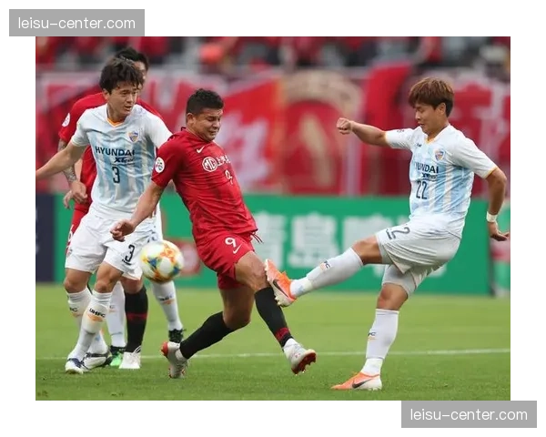 上海队主场不败纪录延续 双外援驱动战术体系渐入佳境 上海队主场不败纪录延续 双外援驱动战术体系渐入佳境