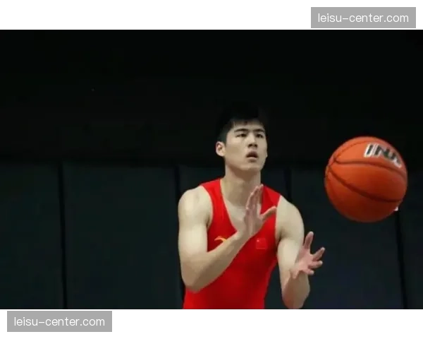 广东新秀陈家政面部受伤离场 危险犯规防护机制受关注 广东新秀陈家政面部受伤离场 危险犯规防护机制受关注