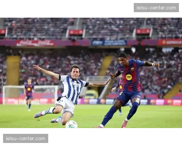 亚马尔边路内切吸引多人防守 为拉什福德创造禁区弧顶射门空间